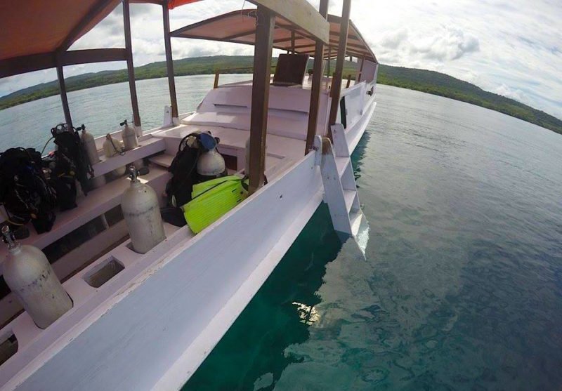 scuba-dive-moyo-indonesia-boat
