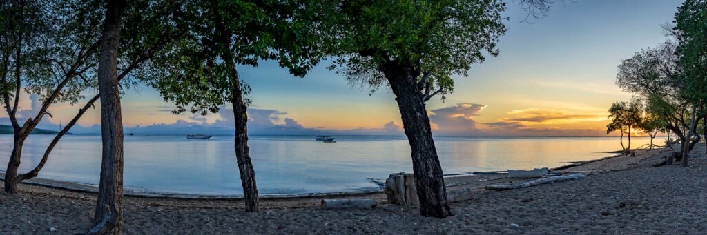 Maleo Moyo_sunset panoramic